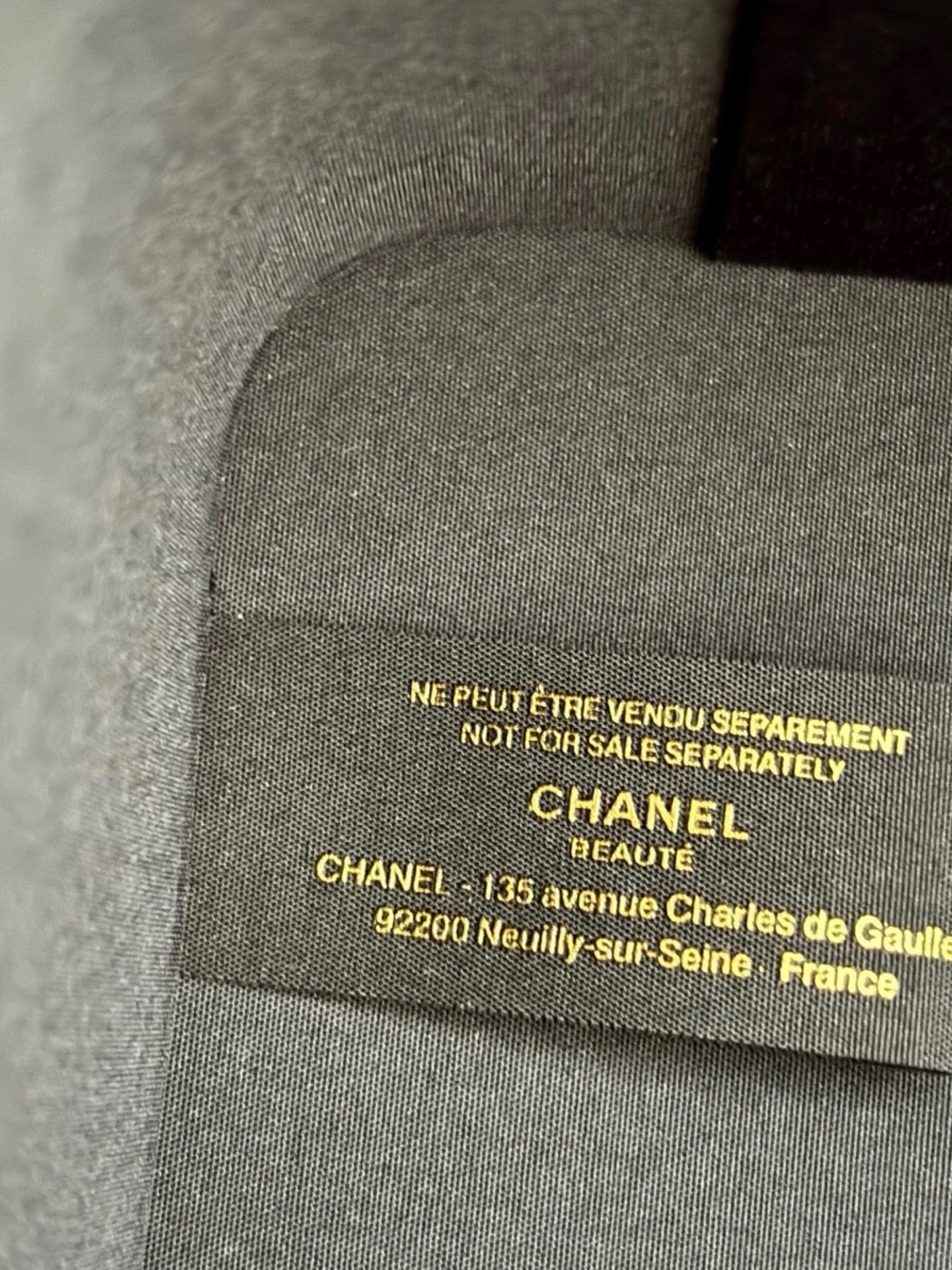 CHANEL Navy Tweed Cosmetic Case with Gold Accent GWP - Picture 5 of 10